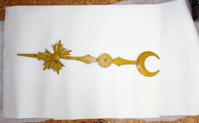 Der bereits nicht mehr ganz intakte Originalzeiger, bereit zum ausmessen