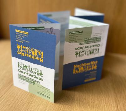 Falzflyer zur Gegenüberstellung von NachbarNet und QuartierJobs