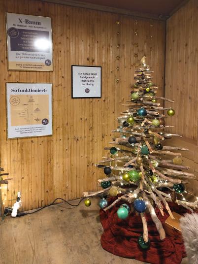 X-Baum am Advent i de Altstadt Aarau